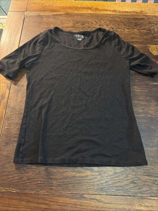 Time and Tru Tops - Time and Tru Black Short Sleeve Scoop Neck Top